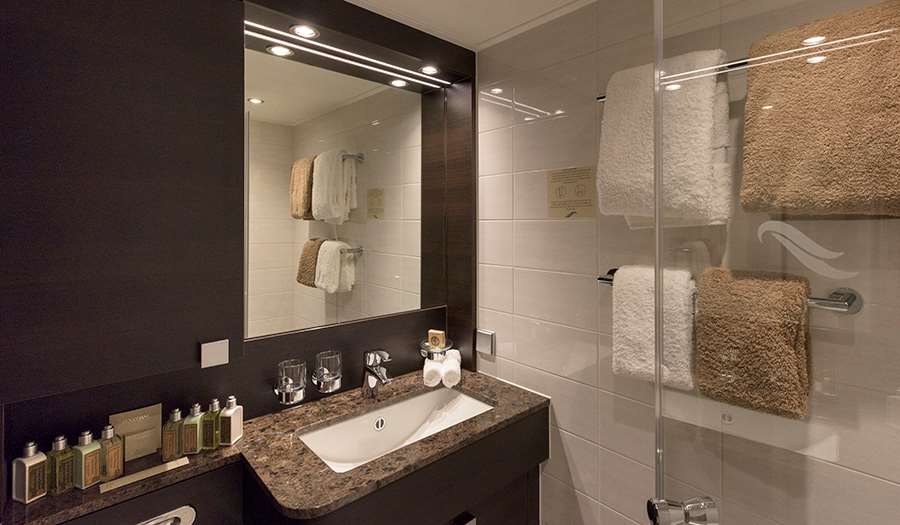Avalon View Deluxe Bathroom.jpg